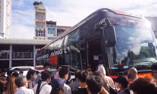 Hàng vạn người rời Thủ đô, bến xe 'kín chỗ' trước lễ 2/9