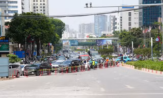 Hà Nội: Giao thông hỗn loạn ngày đầu rào chắn nút giao La Thành - Nguyễn Chí Thanh