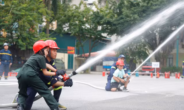 Trải nghiệm làm 'lính cứu hoả nhí'
