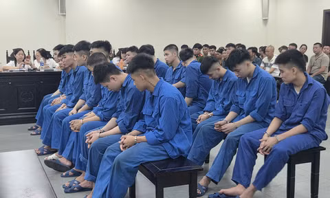 Phạt tù 18 đối tượng rủ nhau ra đường 'tìm ai gây sự thì đánh'