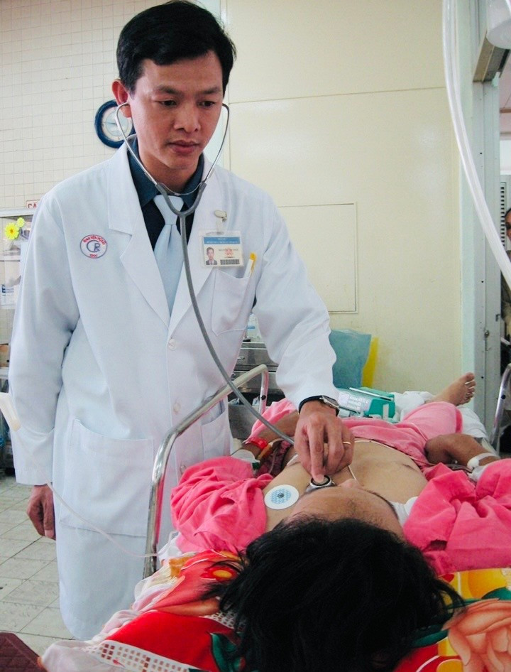 Bác sĩ Nguyễn Tri Thức và hành trình hơn 25 năm gắn bó với ngành y trước khi xin thôi chức Thứ trưởng Bác sĩ Nguyễn Tri Thức và hành trình hơn 25 năm gắn bó với ngành y trước khi xin thôi chức Thứ trưởng