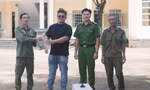 Phát hiện động vật lạ trong vườn, người dân bắt giao nộp công an