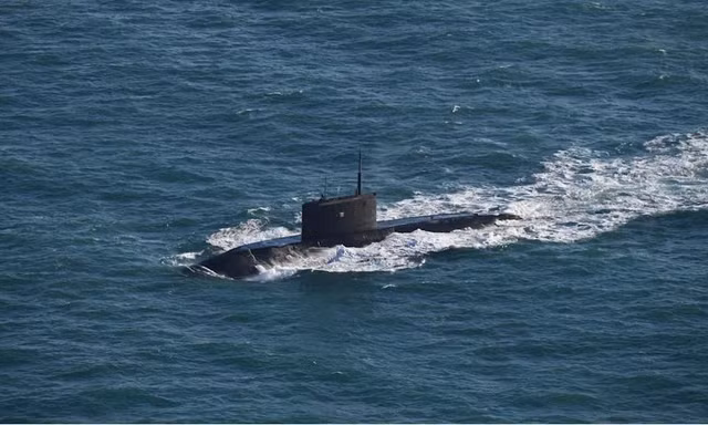 Máy bay Thụy Điển bám sát tàu ngầm Nga trên Biển Baltic