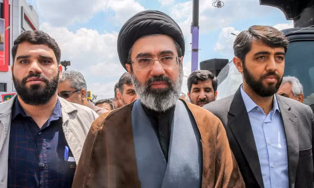 Dấu hỏi về sự xuất hiện của tân Lãnh tụ tối cao Iran trước ngày tang lễ người cha quá cố