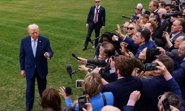 Tổng thống Trump cấm 3 hãng truyền thông lớn vào Nhà Trắng