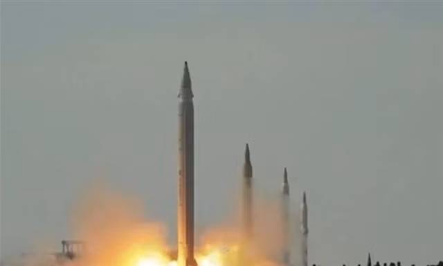 Iran phát động chiến dịch ‘Chiến thắng' tập kích loạt căn cứ của Israel