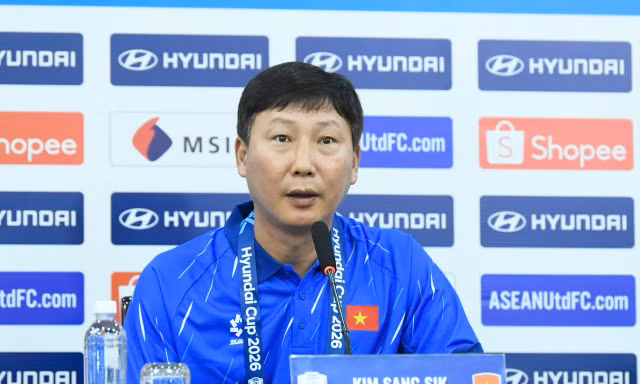 HLV Kim Sang-sik: 'Tuyển Việt Nam không được chủ quan trước Malaysia'