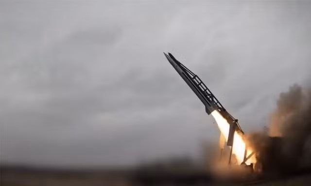 Ukraine lần đầu phóng tên lửa đạn đạo tầm xa tấn công lãnh thổ Nga?