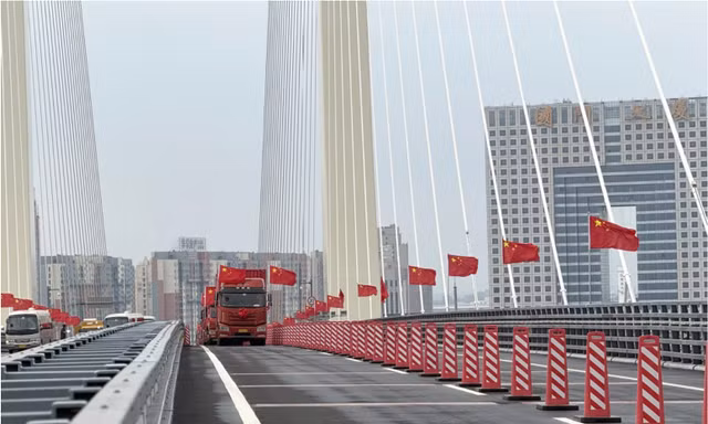 Cầu biên giới Trung Quốc - Triều Tiên thông xe sau 12 năm trì hoãn