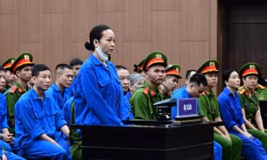 Cựu bác sĩ, điều dưỡng đều khai nhận tiền để tạo điều kiện cho vợ chồng bệnh nhân ra khỏi viện tâm thần