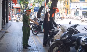 Hà Nội xử phạt đến 6 triệu đồng hành vi lấn chiếm vỉa hè, lòng đường