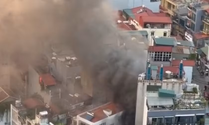 Cháy nhà trong ngõ ở Xuân Đỉnh, Hà Nội