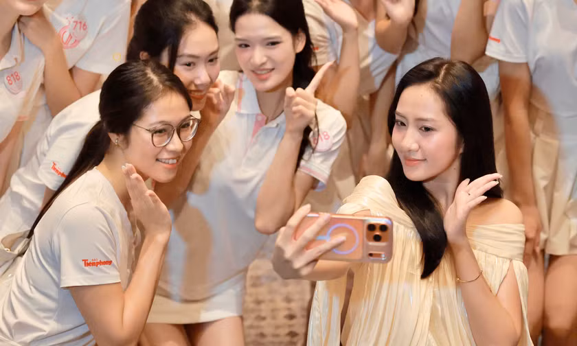 Hà Trúc Linh 'mách nước' thí sinh Hoa hậu Việt Nam