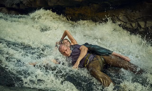 Apex “phá đảo” Netflix: Khi con người đáng sợ hơn thiên nhiên hoang dã