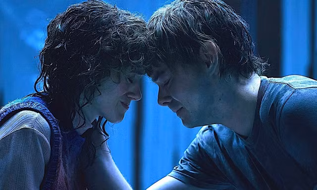 “Stranger Things” mùa 5 có gì mà khiến dàn diễn viên khóc “mất kiểm soát”?