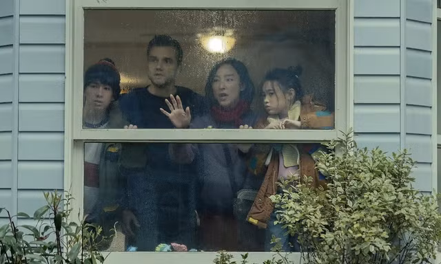 Phim sinh tồn The Last House: Xem xong không hiểu vì sao “gây sốt” trên Netflix