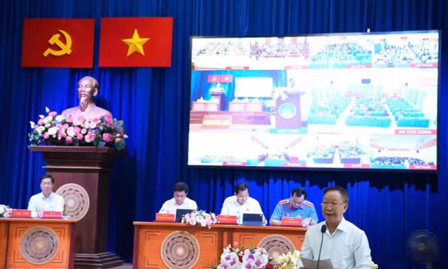 Cử tri TPHCM phản ánh khám BHYT chờ lâu, lo thiếu thuốc và chi phí điều trị cao