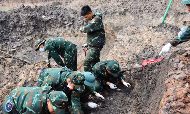 Quy tập thêm 8 hài cốt liệt sĩ ở công viên Lê Thị Riêng