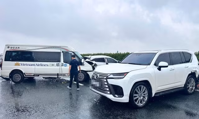 Chiếc Lexus trong tai nạn liên hoàn từng chạy quá tốc độ trên cao tốc