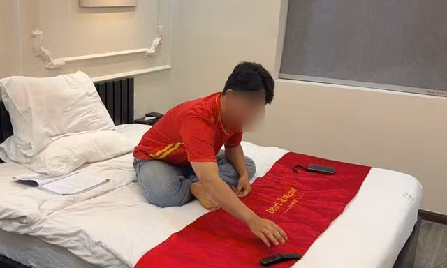 Nam sinh viên bị lừa hơn 90 triệu đồng, ép tự nhốt mình trong khách sạn