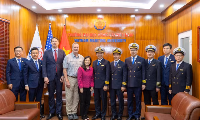 Đại sứ Hoa Kỳ làm việc với Trường Đại học Hàng hải Việt Nam 