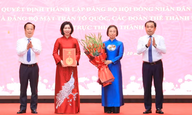 Hà Nội công bố quyết định lập 2 đảng bộ và chỉ định nhân sự lãnh đạo