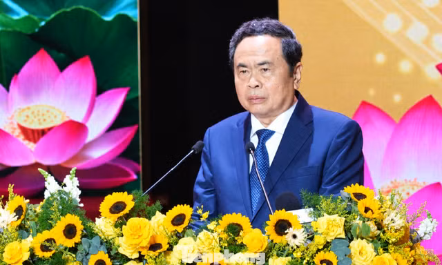 Chủ tịch Quốc hội: 'Cần liêm chính để giữ mình trước quyền lực và vật chất'