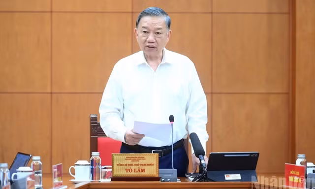Nghiên cứu đổi mới tổ chức, phương thức hoạt động của Đảng phù hợp với kỷ nguyên số