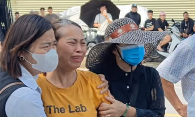 'Con muốn đi học để sau này đỡ đần mẹ': Ước mơ dang dở của nam sinh bị nước cuốn ở Hà Nội