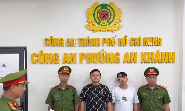 [Clip]: Ẩu đả giữa đường vì liên tục bấm còi trong hầm vượt sông Sài Gòn