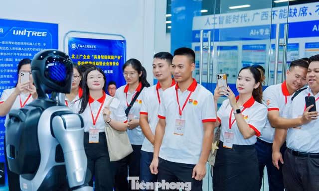 Hành trình 'tìm theo dấu đỏ': Từ lịch sử đến những kết nối mới