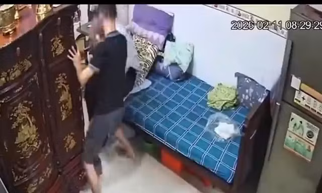 Xôn xao clip cháu trai hành hung cậu ruột bị liệt nửa người