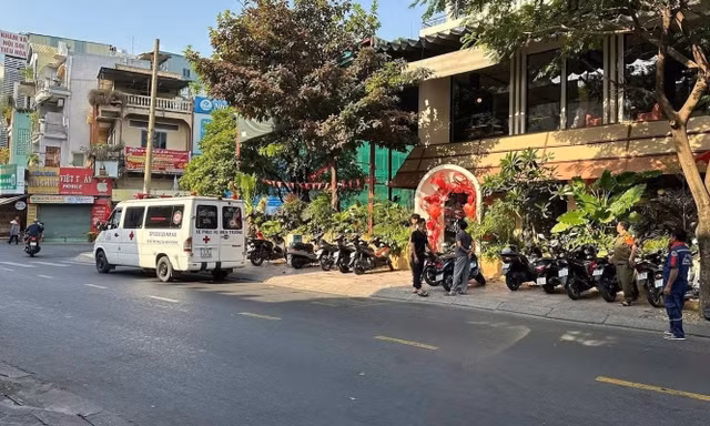 Phát hiện người đàn ông tử vong trong quán cà phê ở TPHCM