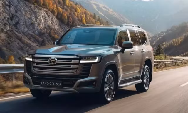 Land Cruiser Hybrid vừa ra mắt đã gây sốt, Toyota vẫn dẫn đầu