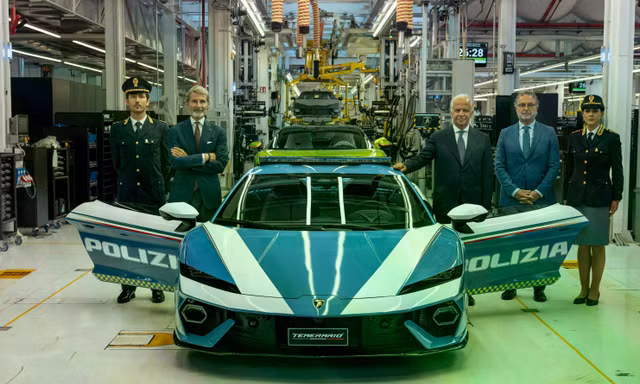 Lamborghini Temerario - Siêu xe mạnh mẽ nhất của cảnh sát Italy