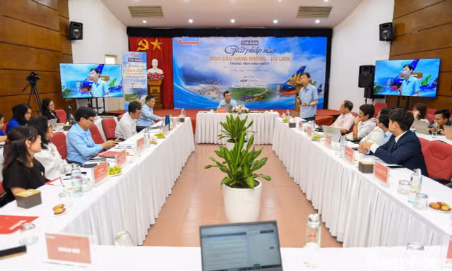 'Sốc nhiệt' chi phí, hàng không và du lịch chống chịu thế nào?