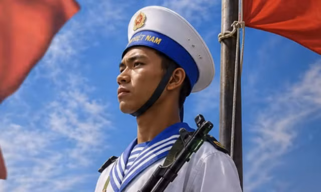 Bản tình ca gửi người lính nơi đầu sóng ngọn gió