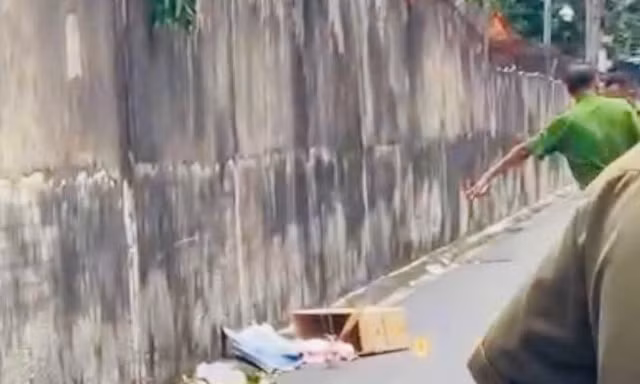 TPHCM: Bàng hoàng phát hiện thi thể trẻ sơ sinh trong thùng carton