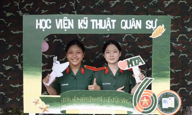 Rộn ràng ngày hội lớn tại Học viện Kỹ thuật Quân sự
