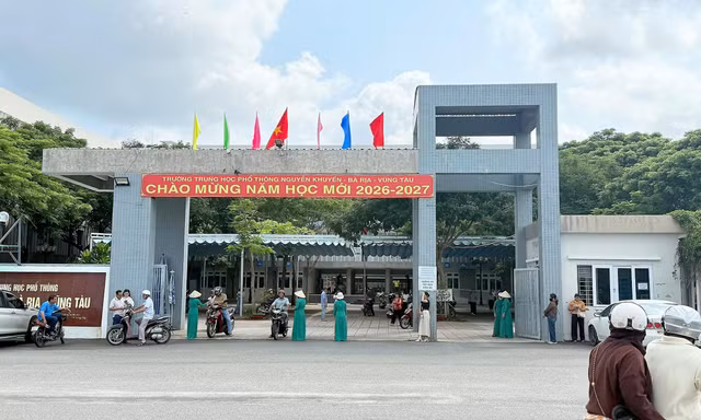 Vụ phụ huynh đến muộn, nhà trường đóng cổng: Chủ tịch UBND phường lên tiếng