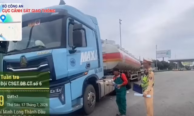 Bị tạm giữ giấy phép lái xe, tài xế vẫn điều khiển xe bồn chở xăng dầu trên cao tốc 