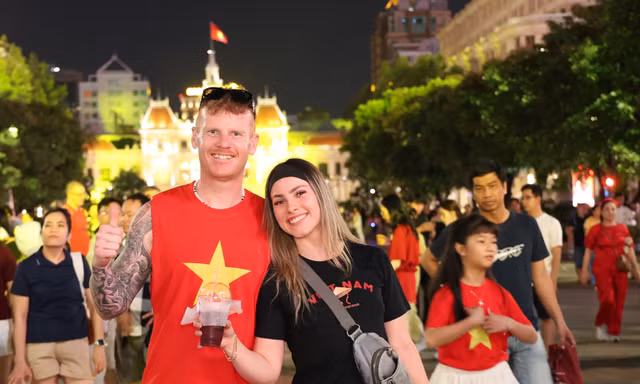 Nghìn người đổ về trung tâm TPHCM xem ca nhạc, bắn pháo hoa tối 2/9