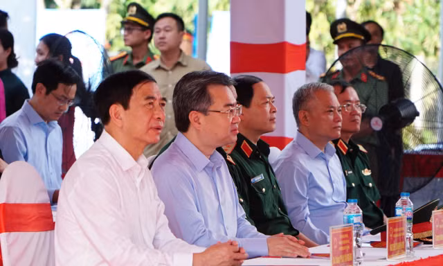 Đại tướng Phan Văn Giang dự lễ khởi công 100 nhà cộng đồng tránh lũ ở Đắk Lắk