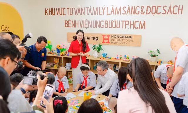 Khai giảng giữa bệnh viện, gieo hy vọng cho bệnh nhi ung thư