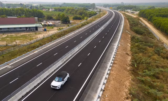 Xe tập lái gây cản trở giao thông thế nào?