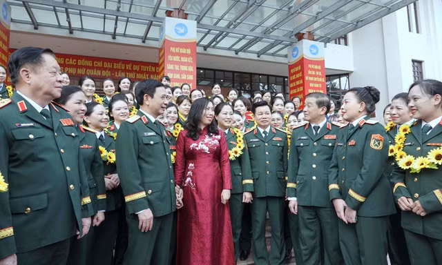 Đại tướng Phan Văn Giang: Không thu hẹp cơ hội cống hiến của phụ nữ Quân đội
