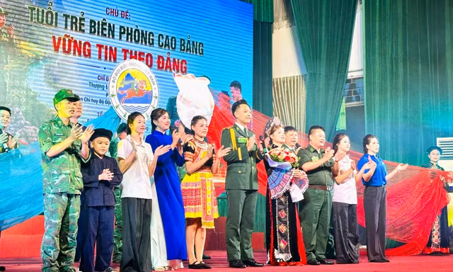 Thủ lĩnh thanh niên quân hàm xanh đua tài 