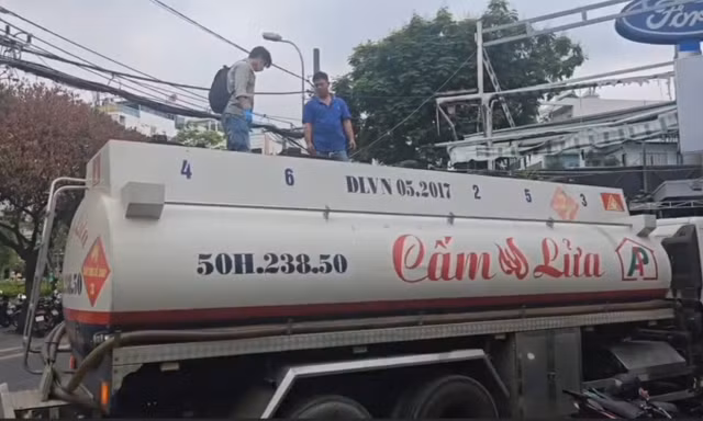 Vụ lùm xùm xăng giả: Hé lộ hóa chất pha trộn 'phá xe'