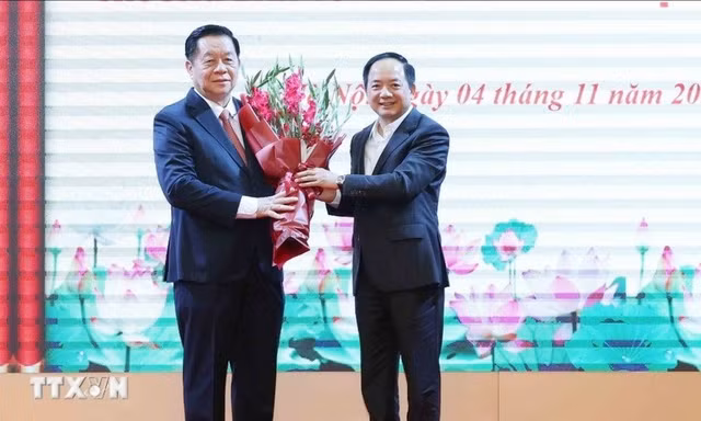 Hội nghị bàn giao công tác Trưởng Ban Tuyên giáo và Dân vận Trung ương