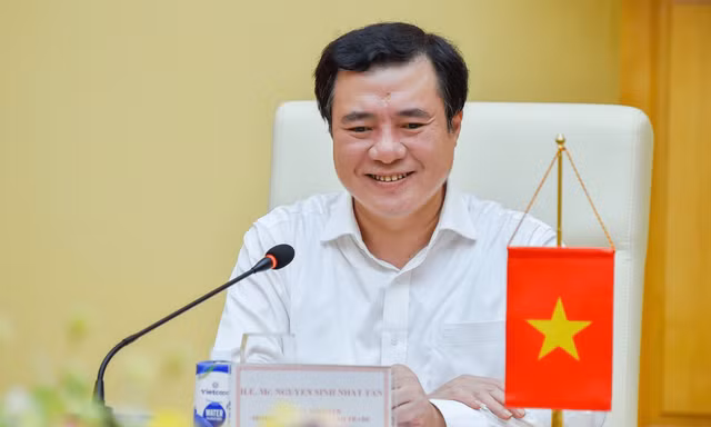 Tân Phó Bí thư Thành ủy TPHCM Nguyễn Sinh Nhật Tân nhận nhiệm vụ